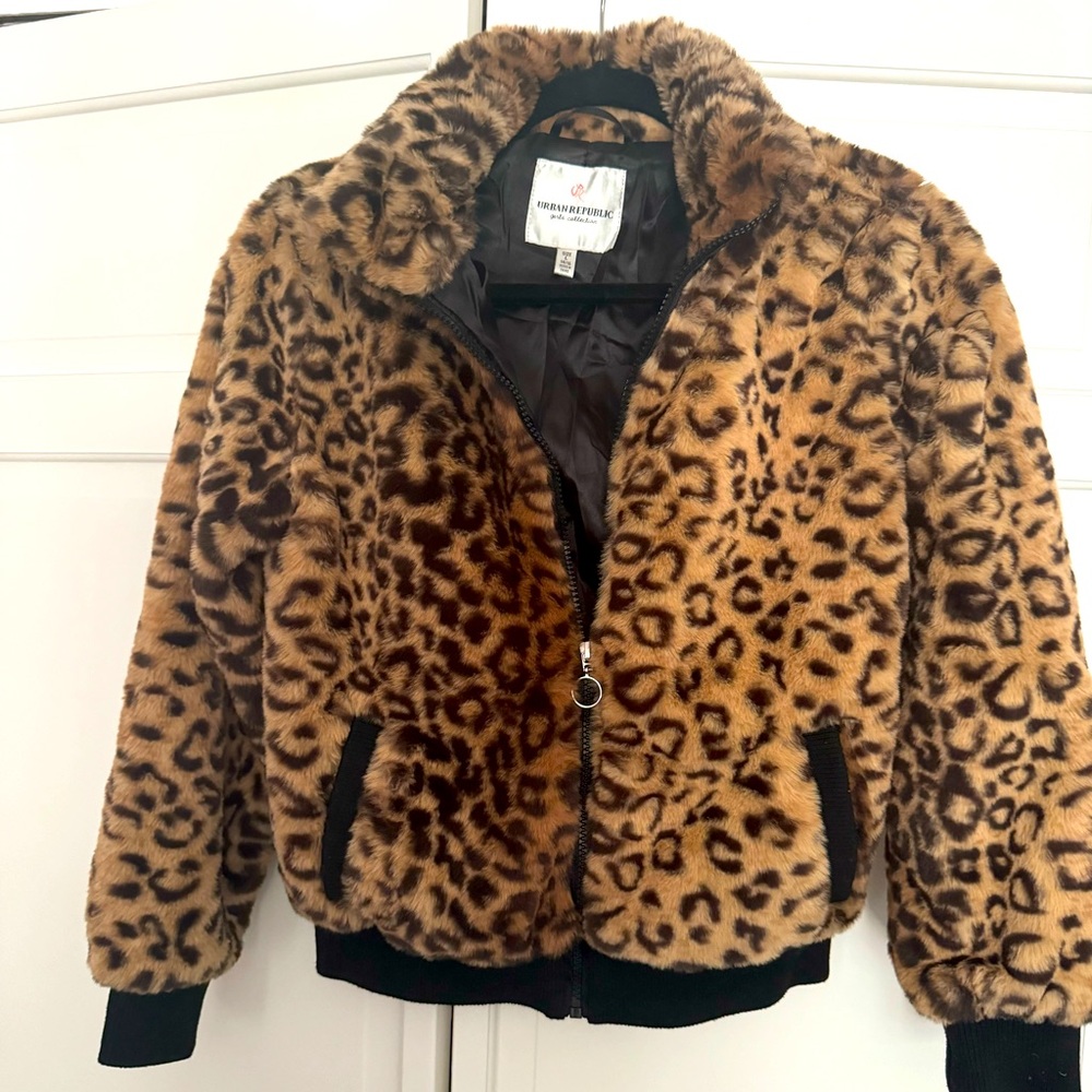 Girls urban Republic faux fur jacket, mint condition.